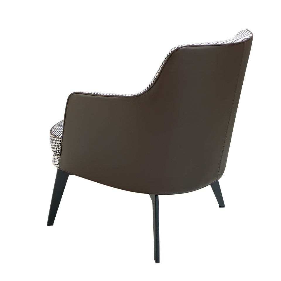 Sillón tapizado con modelo Houndstooth de Angel Cerdá