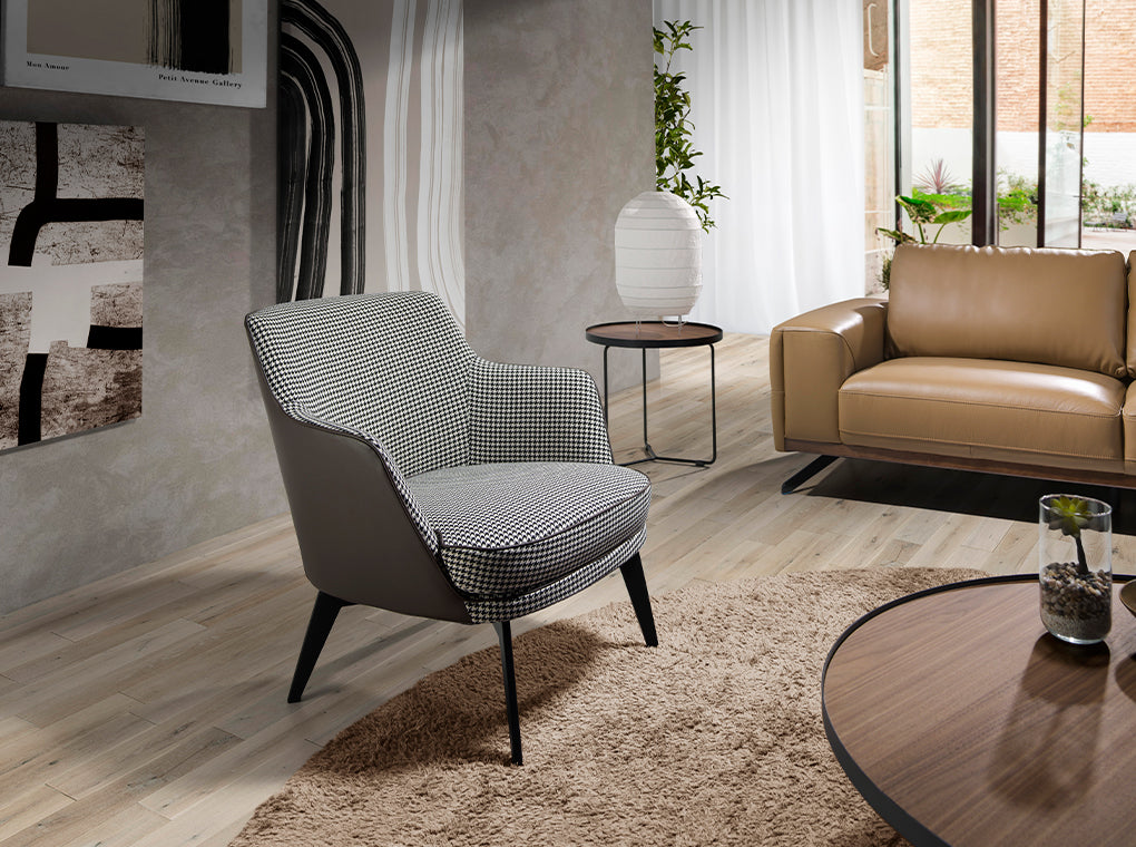 Sillón tapizado con modelo Houndstooth de Angel Cerdá