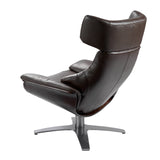 Sillón giratorio tapizado en piel marrón chocolate de Angel Cerdá