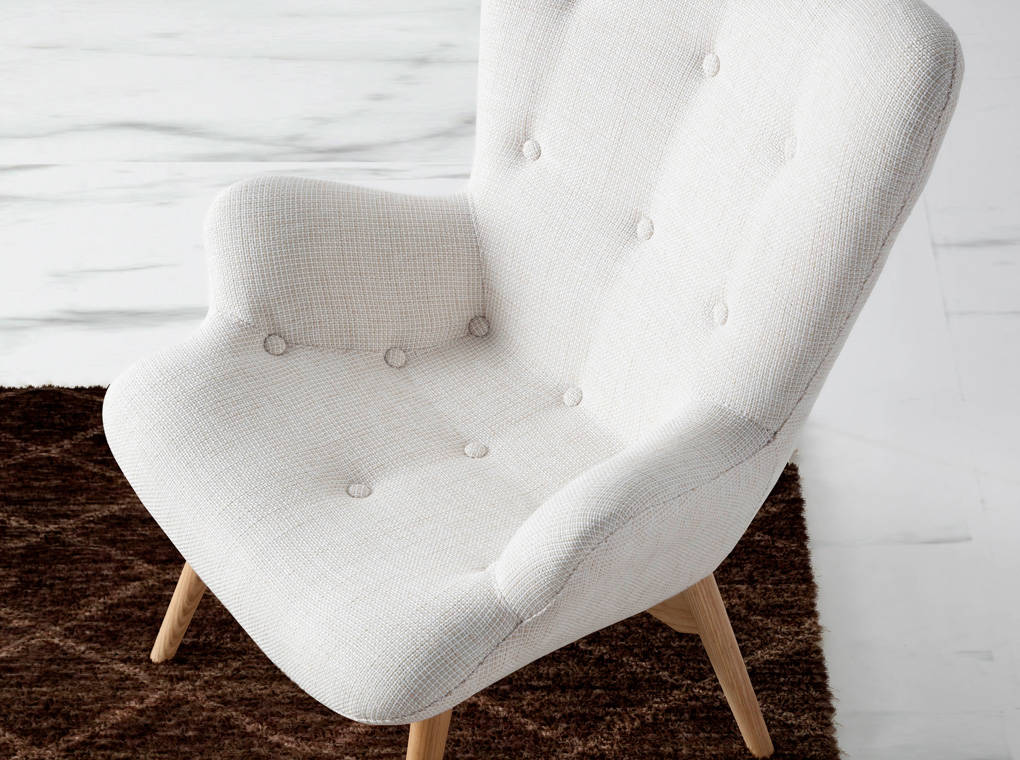 Sillón tapizado con material textil con acabado capitoné Angel Cerdá