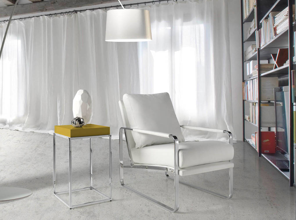 Sillón tapizado en piel ecológica blanca Angel Cerdá