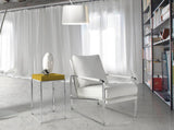 Sillón tapizado en piel ecológica blanca Angel Cerdá