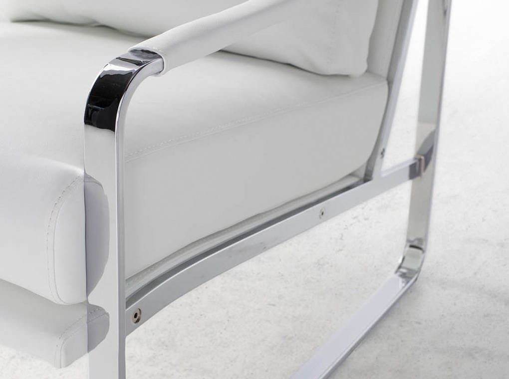 Sillón tapizado en piel ecológica blanca Angel Cerdá