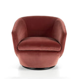 Sillón giratorio tapizado en terciopelo de color melocotón de Angel Cerdá