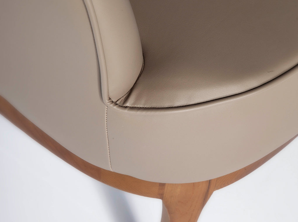 Sillón tapizado en piel ecológica modelo 5043 Angel Cerdá