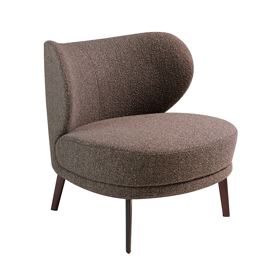 Sillón tapizado en material marrón Vello de Angel Cerdá