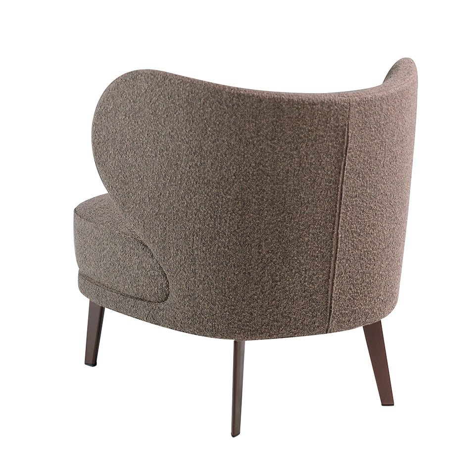 Sillón tapizado en material marrón Vello de Angel Cerdá