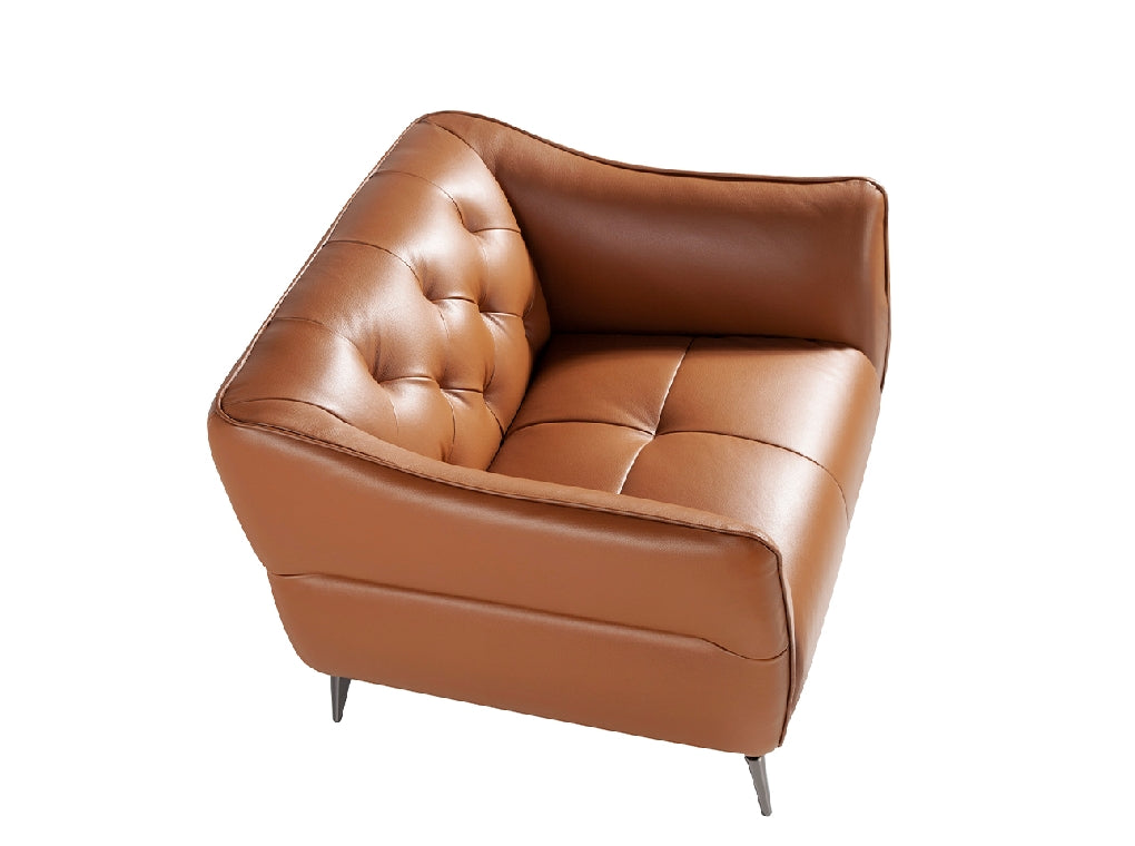 Sillón tapizado en piel marrón con modelo capitoné de Angel Cerdá