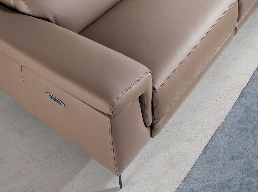 Sofá moderno de piel de vaca modelo 6106 Angel Cerdá