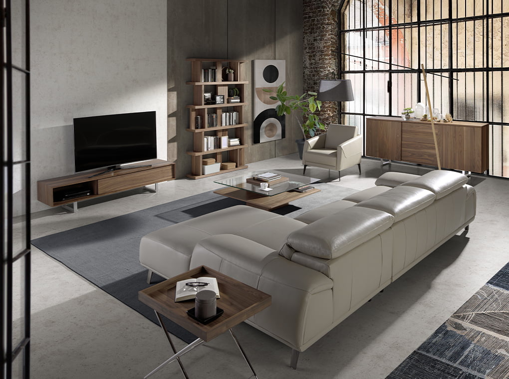 Sofá con chaise longue de piel de vaca en tono taupe de Angel Cerdá