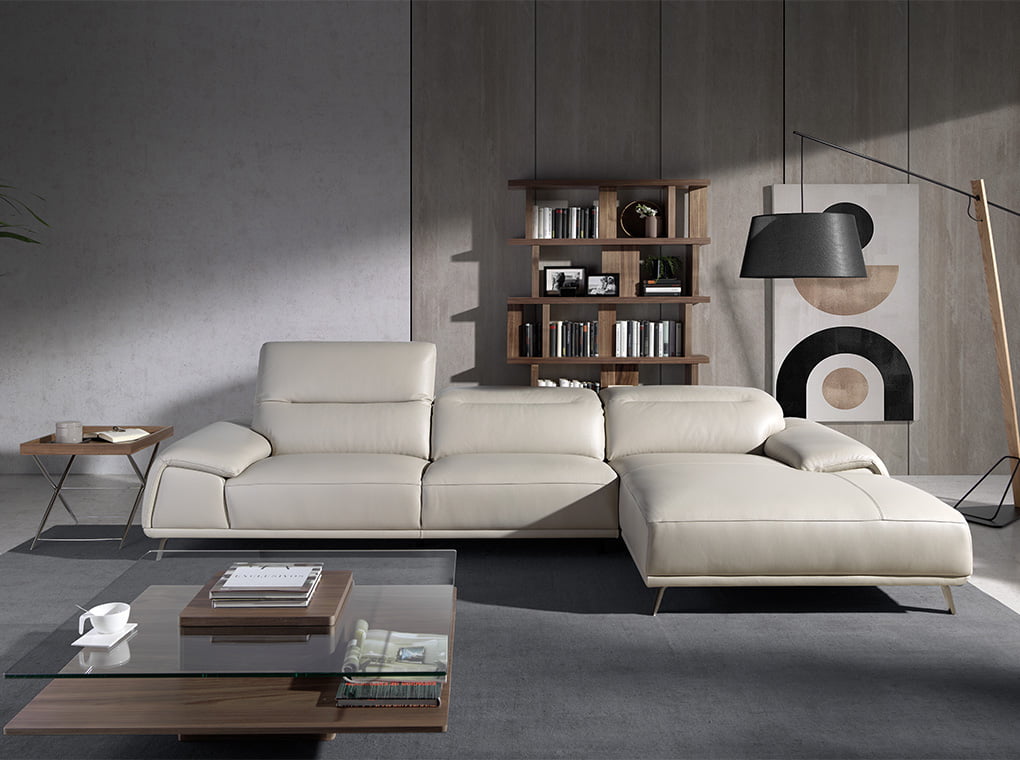 Sofá con chaise longue de piel de vaca en tono taupe de Angel Cerdá