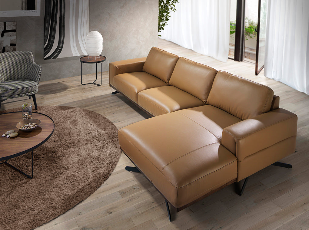 Sofá Chaise Longue Tapizado en Piel Arena Angel Cerdá