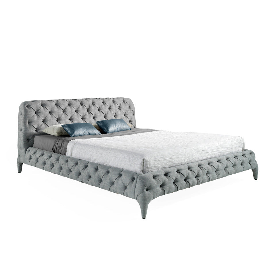 Cama doble tapizado en tela gris y estructura de madera de pino Angel Cerdá