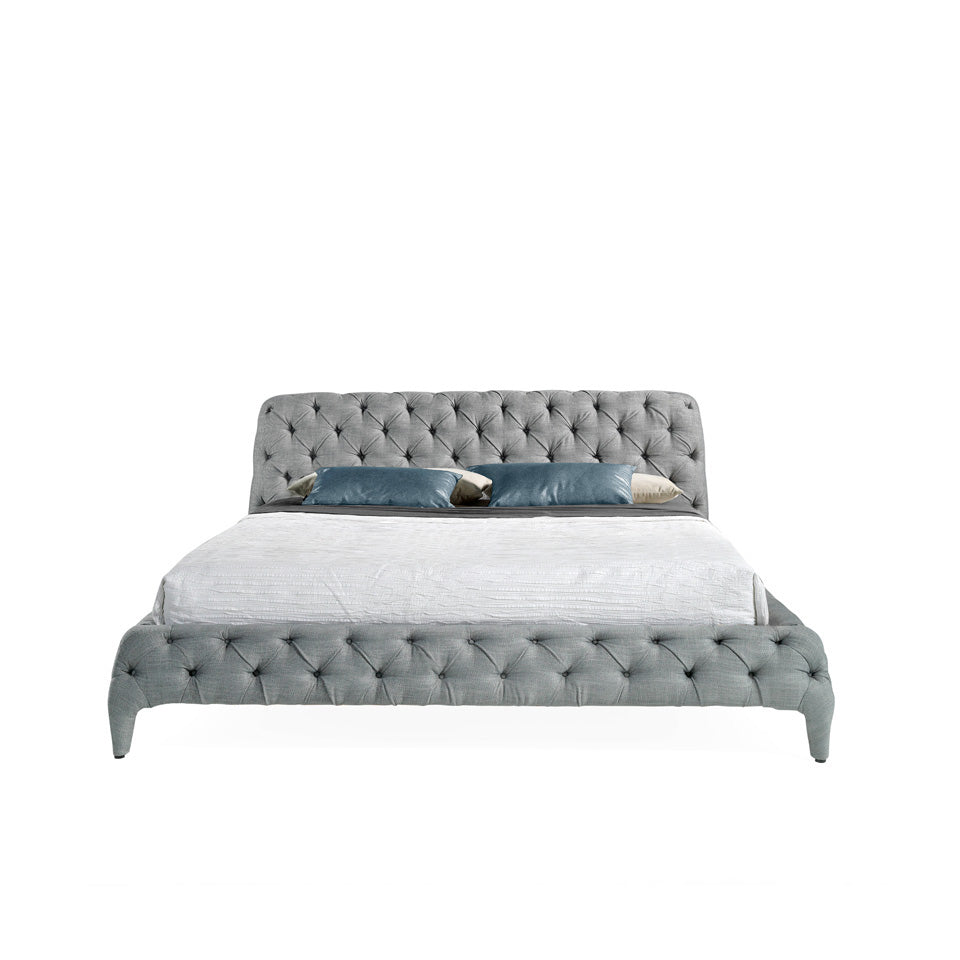 Cama doble tapizado en tela gris y estructura de madera de pino Angel Cerdá
